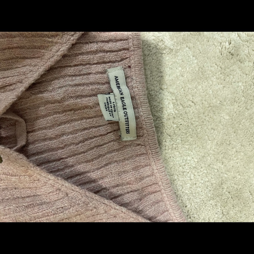 Soft Rose Pink sweater Tank-size L- American eagle - Picture 3 of 3